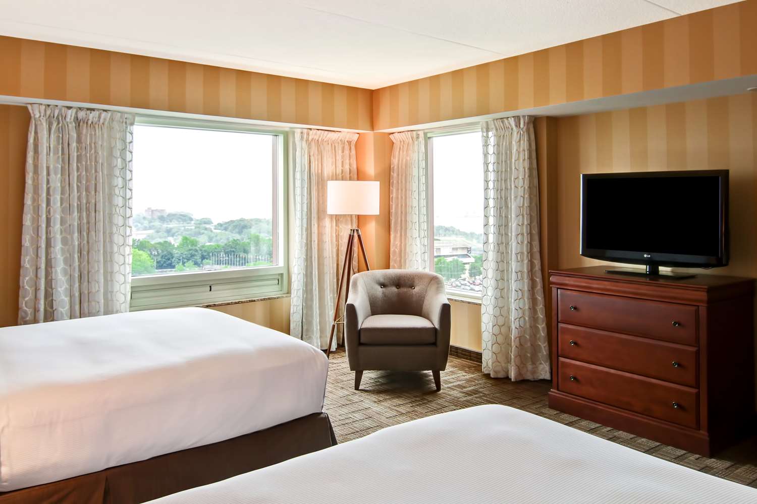 doubletree fallsview resort and spa by hilton niagara falls