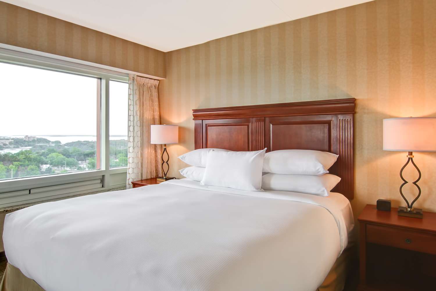 doubletree fallsview resort and spa by hilton niagara falls