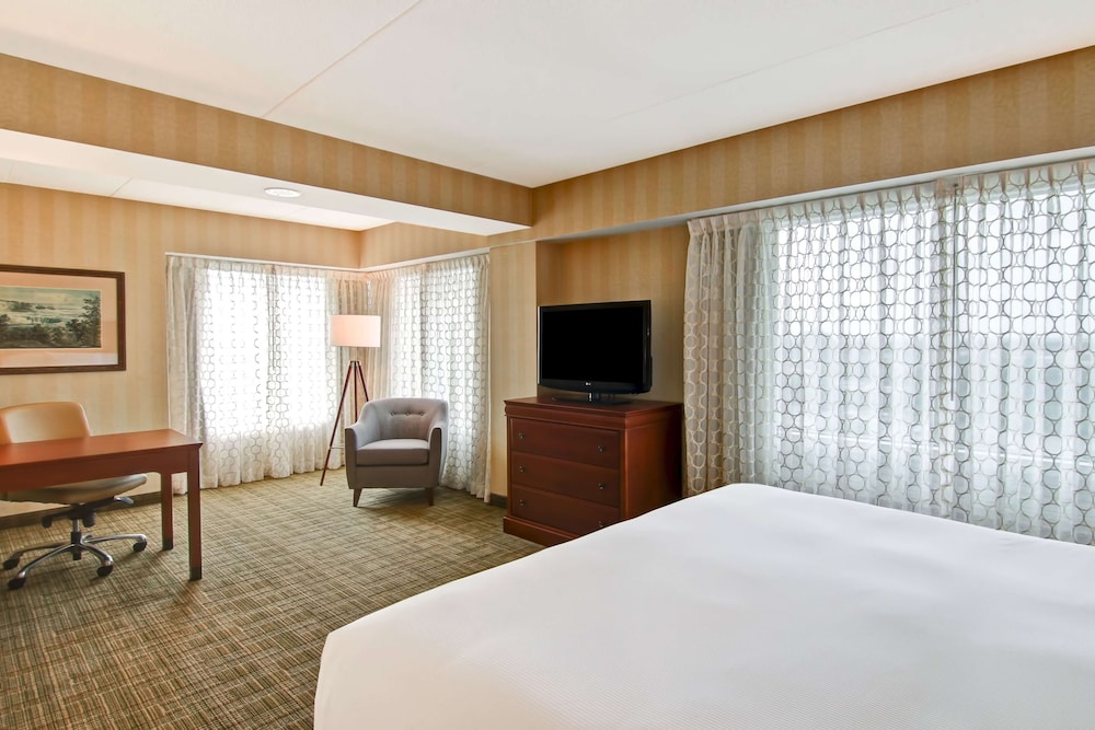 doubletree fallsview resort and spa by hilton niagara falls