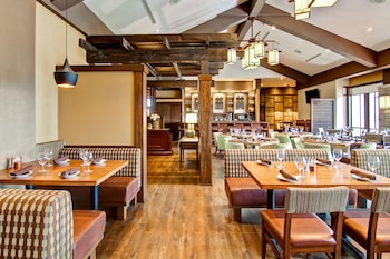 doubletree fallsview resort and spa by hilton niagara falls