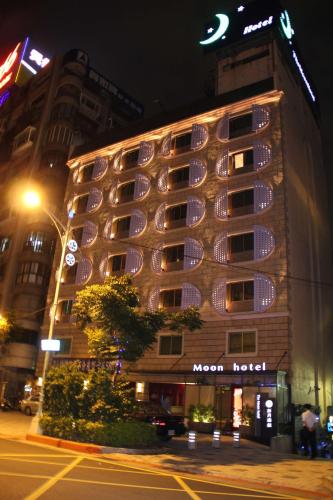 the moon hotel