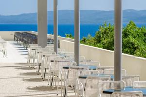 omis