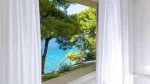 omis