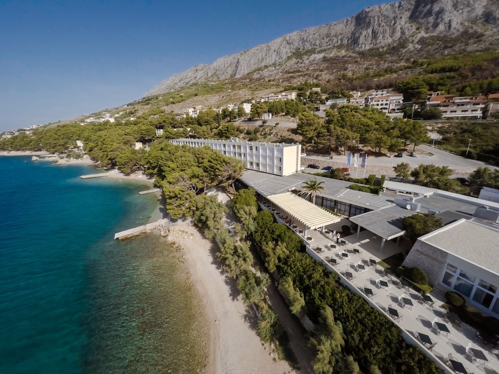 omis
