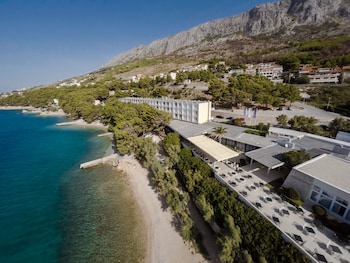 omis