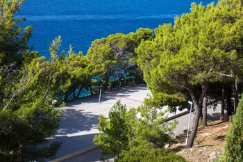 omis