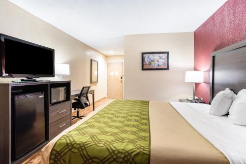 econo lodge painted post corning
