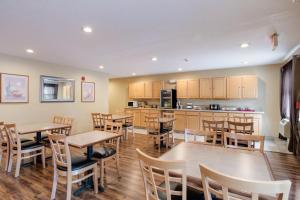 econo lodge painted post corning
