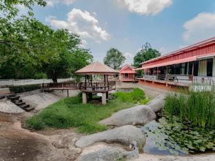 Rockwood House Resort And Thai Massage,,2 star