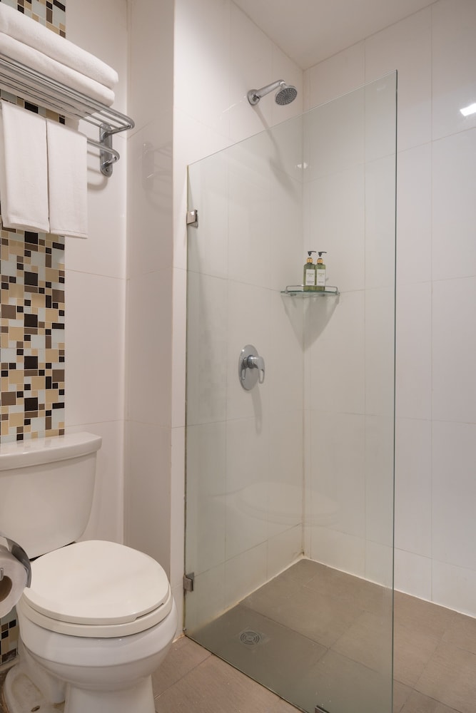 icheck inn gems center silom