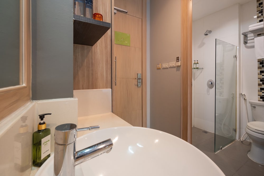 icheck inn gems center silom