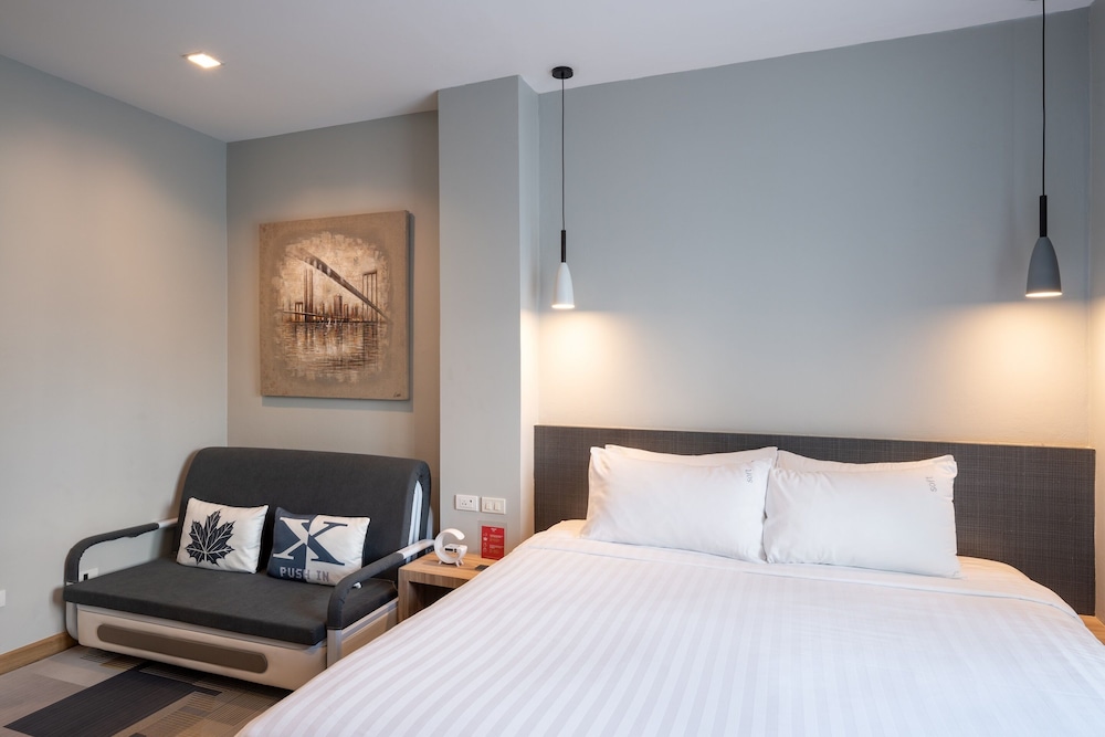 icheck inn gems center silom