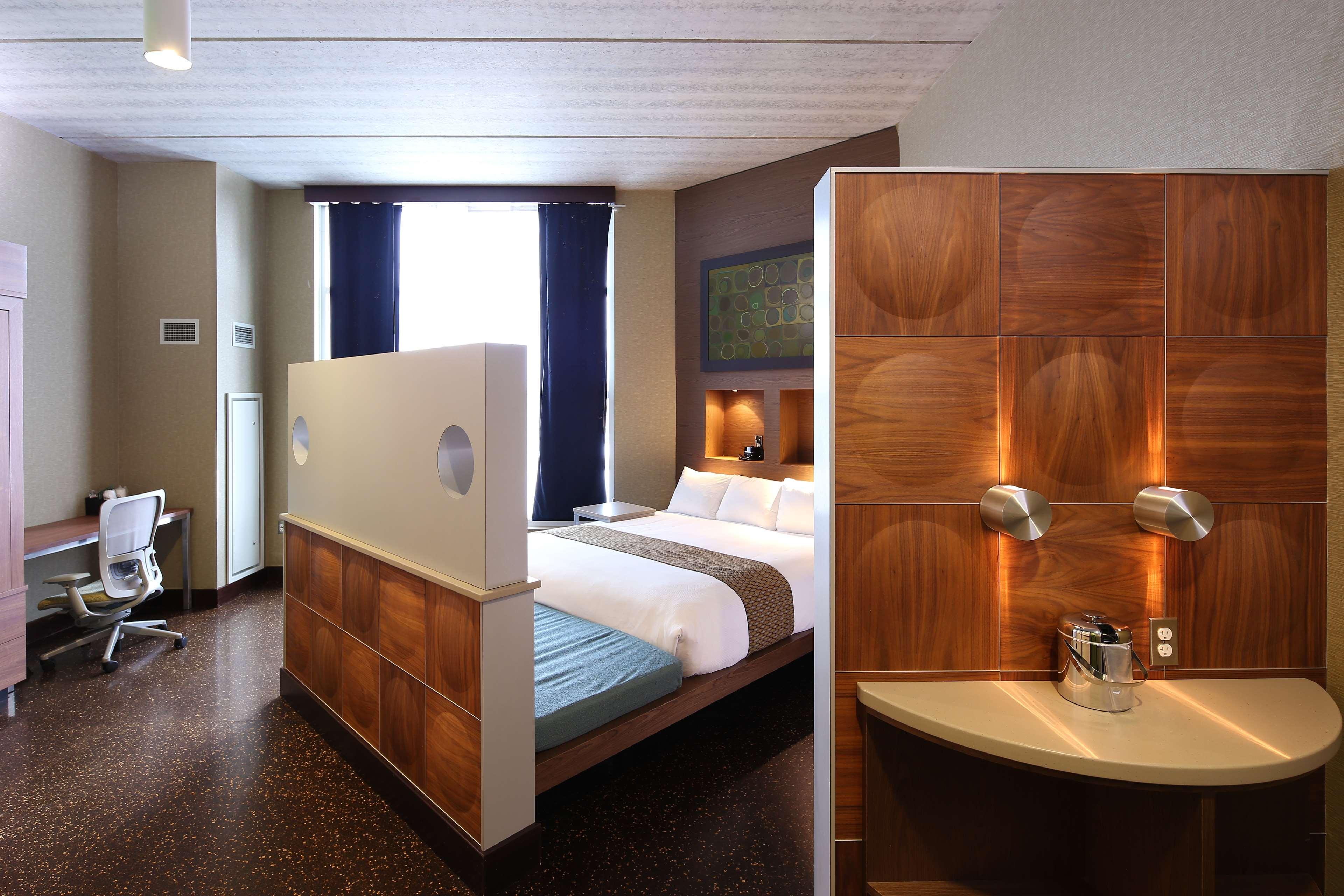 tulyp tapestry collection by hilton