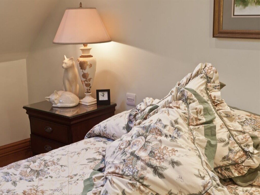 Little Red Rooster Rest And Spa,Pembroke>>New Hedges,4 star