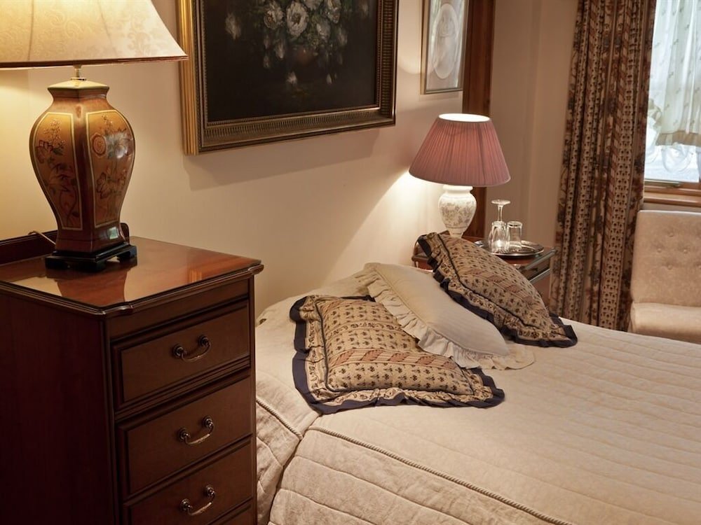 Little Red Rooster Rest And Spa,Pembroke>>New Hedges,4 star