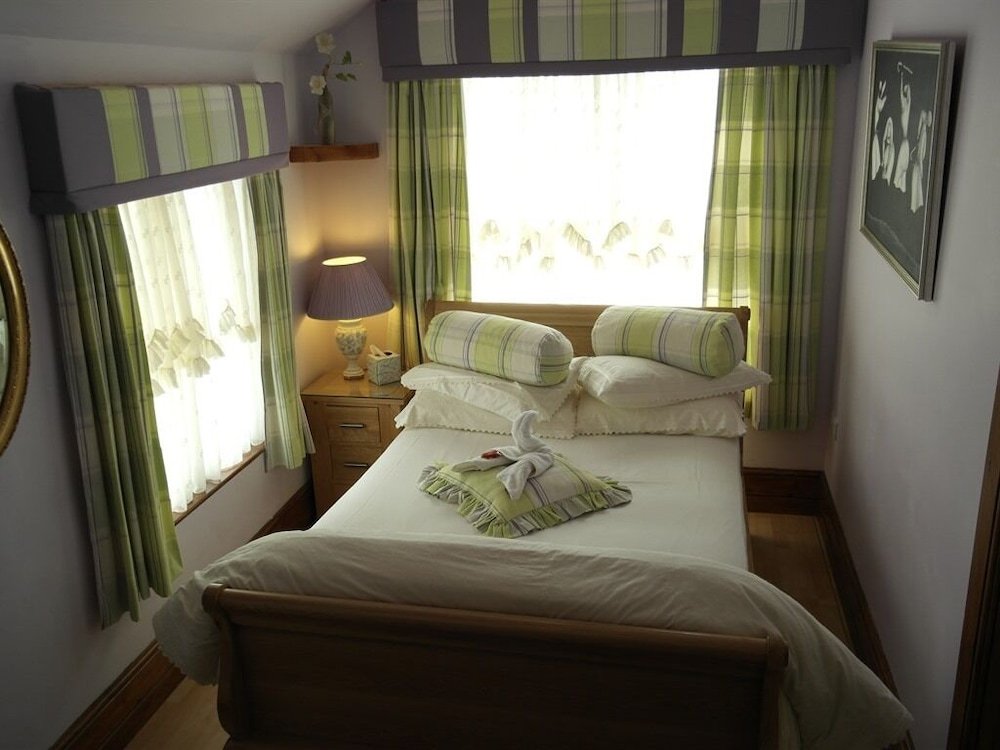 Little Red Rooster Rest And Spa,Pembroke>>New Hedges,4 star