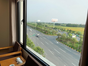 dragon airport hotel