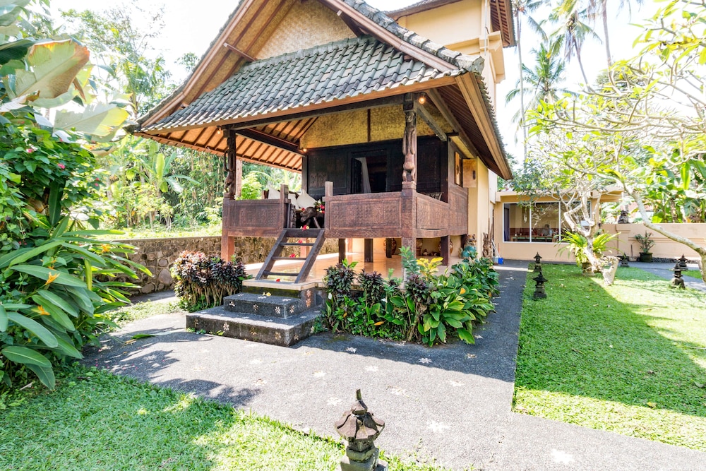 tanah merah art resort