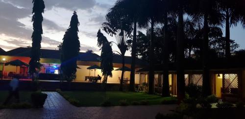 Emerald Hotel,Kampala>>Entebbe,3 star