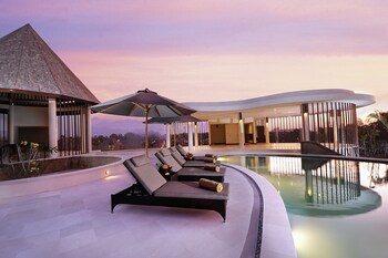 mahagiri villas and spa dreamland