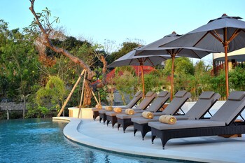 mahagiri villas and spa dreamland