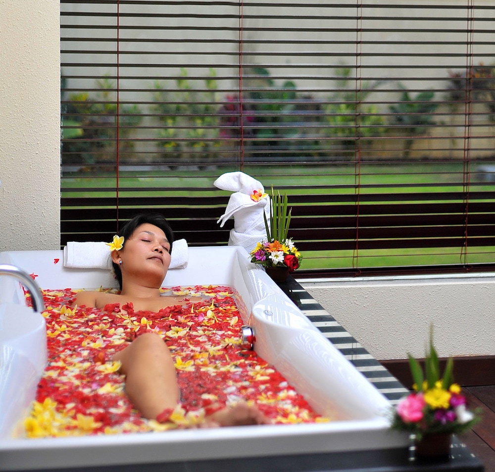 mahagiri villas and spa dreamland