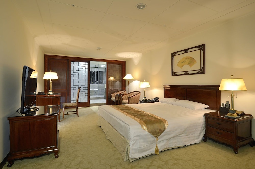 kings paradise hotel