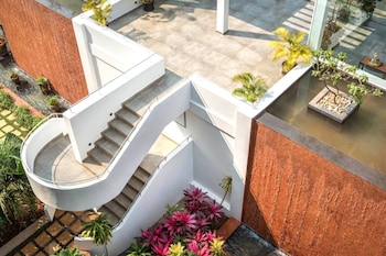 Modern Tropical 2Bhk Near Beach Pool Garden,,2 star