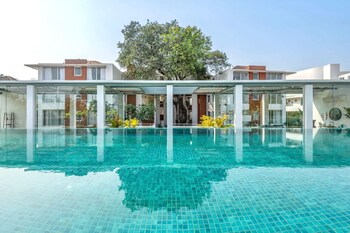 Modern Tropical 2Bhk Near Beach Pool Garden,,2 star