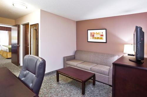 holiday inn express hotel and suites van wert by ihg
