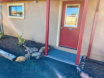 Zebra Refuge Cottage-Wild Unique Prescott Stay,7625 North Williamson Valley Road,2 star