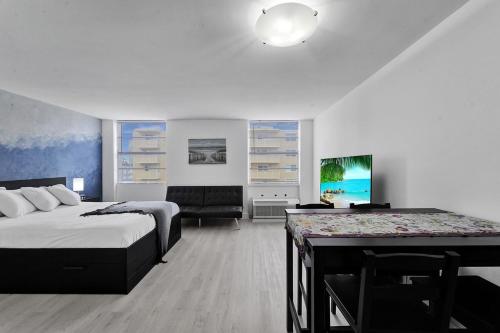 Ocean Dr 1Br Miami Beach Getaway,710 Washington Ave,3 star