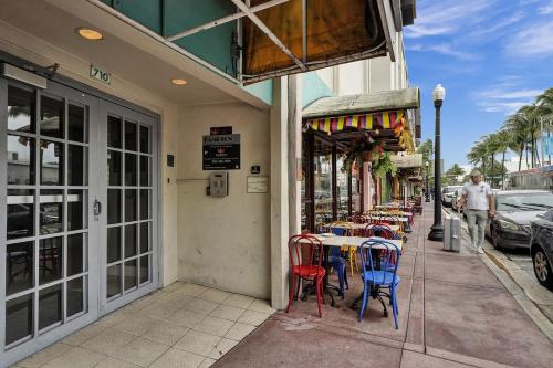 Ocean Dr 1Br Miami Beach Getaway,710 Washington Ave,3 star