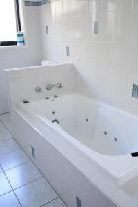 Beachway Motel & Restaurant,Tasmania>>Devonport,4 star