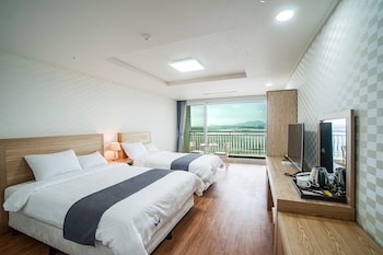 breeze bay hotel