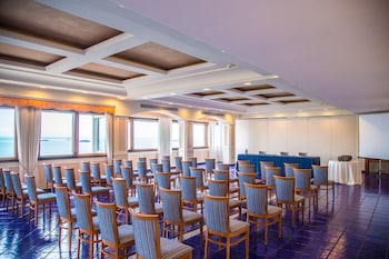 lloyds baia hotel