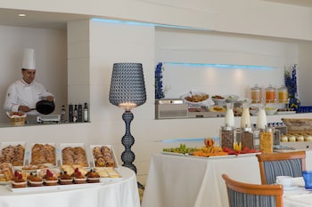 lloyds baia hotel