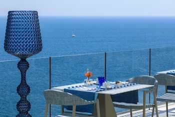 lloyds baia hotel
