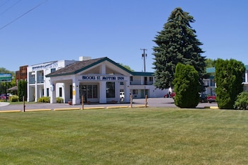 Brooks Street Motor Inn