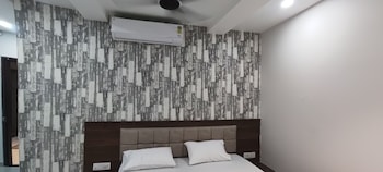 Hotel Shri Vishwanath,Luxa Road D.53/88-H   Jahumandi,2 star
