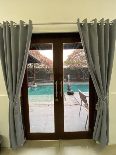 chrome hotel and resort solo