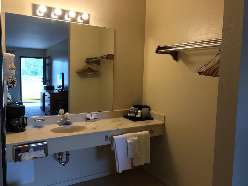 four winds motel and rv park