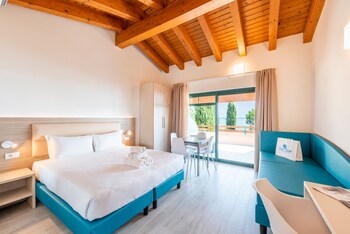 desenzano lake village