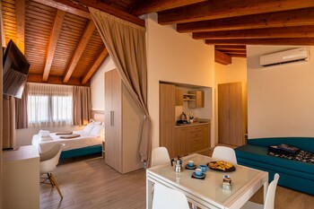 desenzano lake village
