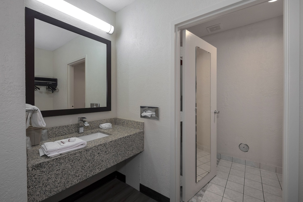 red roof inn warrenton