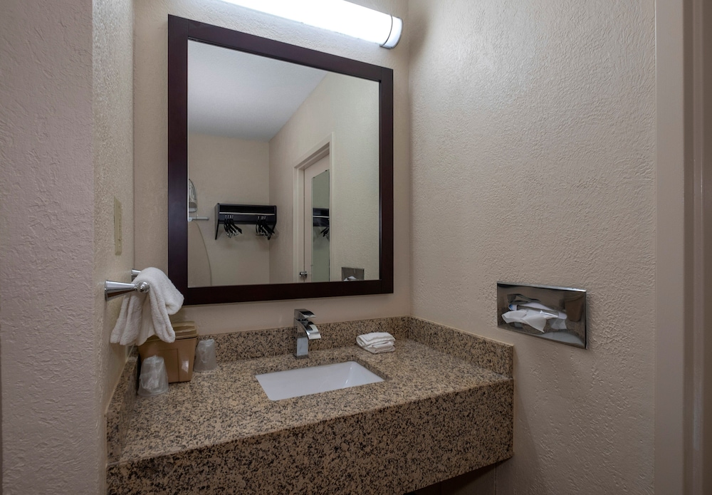 red roof inn warrenton
