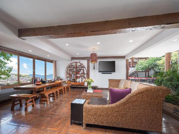 lijiang lize graceland merry inn