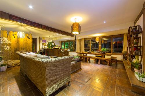 lijiang lize graceland merry inn