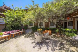 lijiang lize graceland merry inn