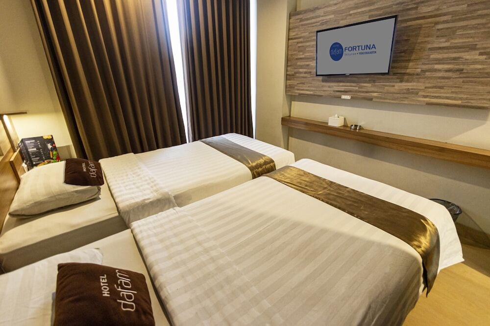 hotel dafam fortuna seturan